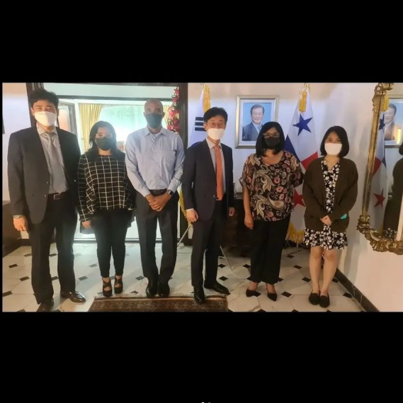 nuevo-embajador-de-la-rep-de-corea-del-sur-almuerza-con-miembros-de-korea-fans-panama